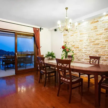 Golden View Luxury