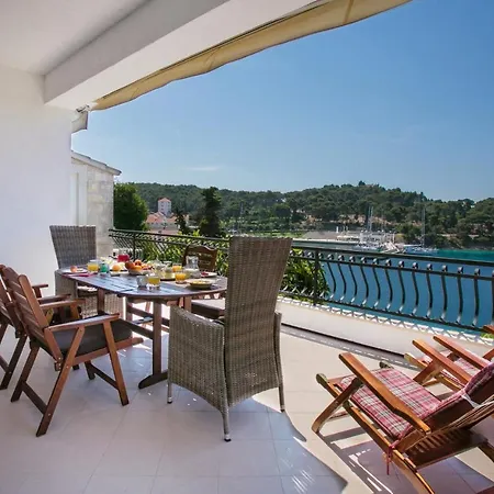 Golden View Luxury Maslinica