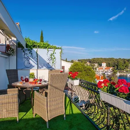 Golden View Luxury Apartment Maslinica