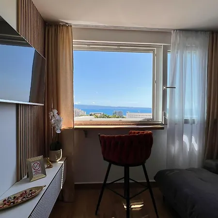 Golden View Luxury Apartament *