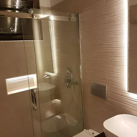 Golden View Luxury Apartment *