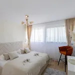 Golden View Luxury *